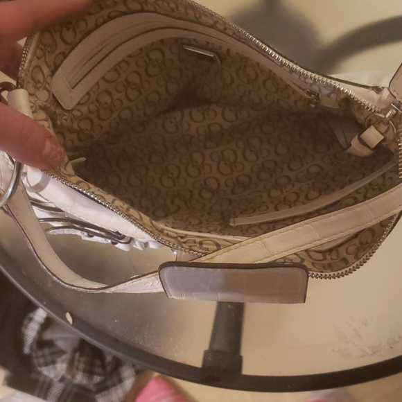 Guess purse - Picture 2 of 3